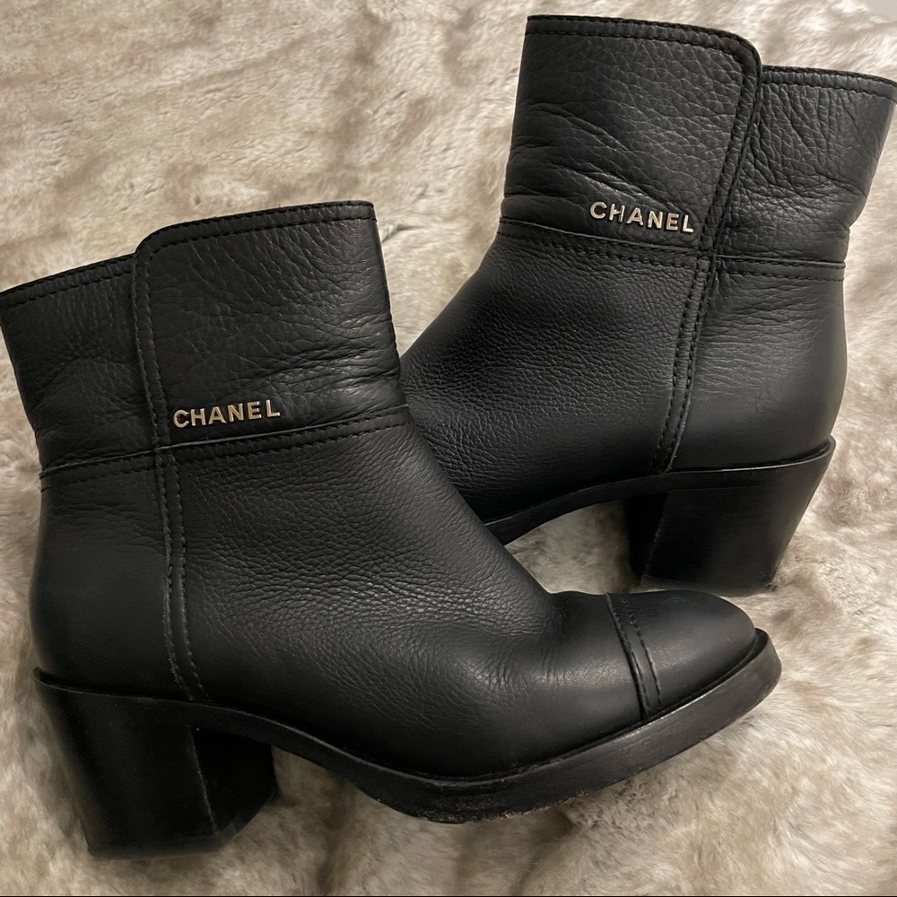 Chanel Black Calfskin Leather Booties sz 38.5